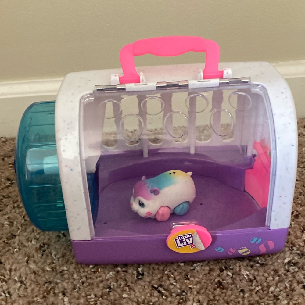 Little Live Pet Hamster runs and plays
